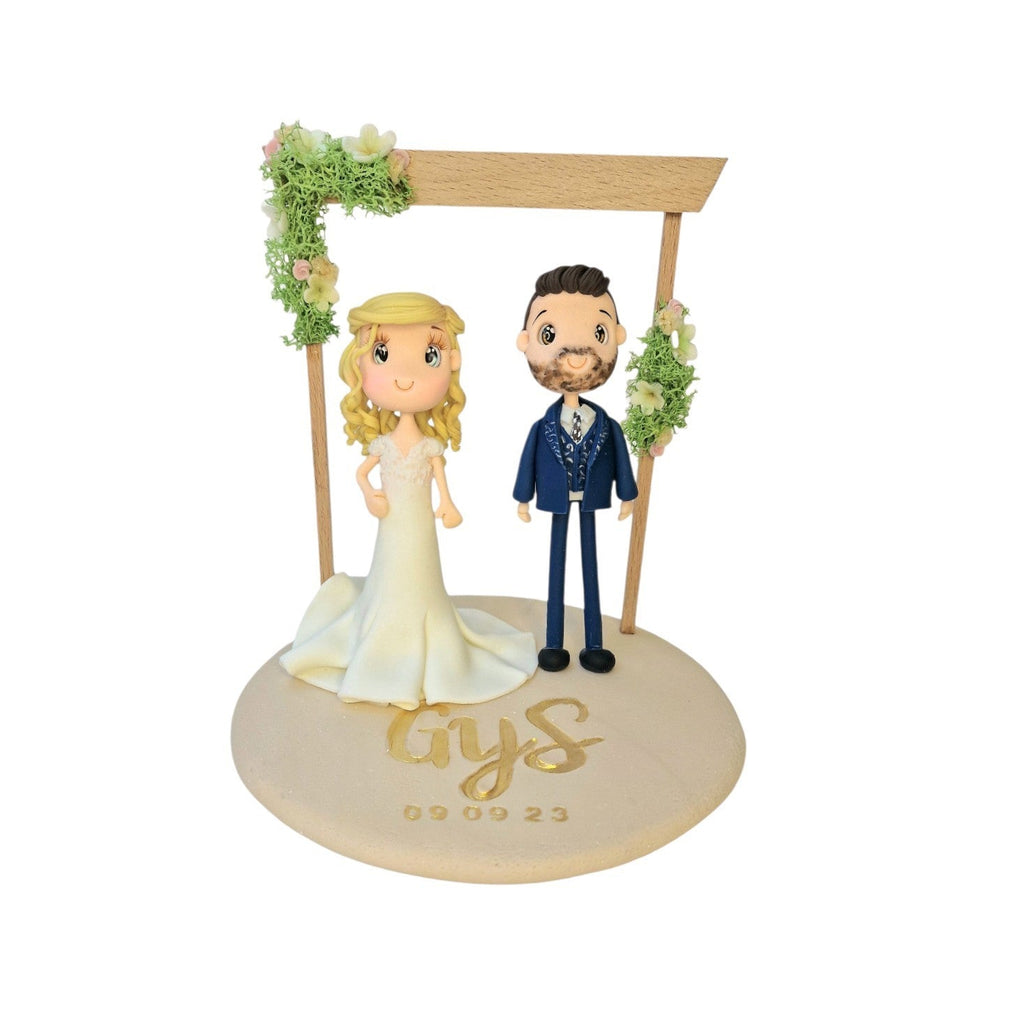 Pareja de novios con detalles únicos