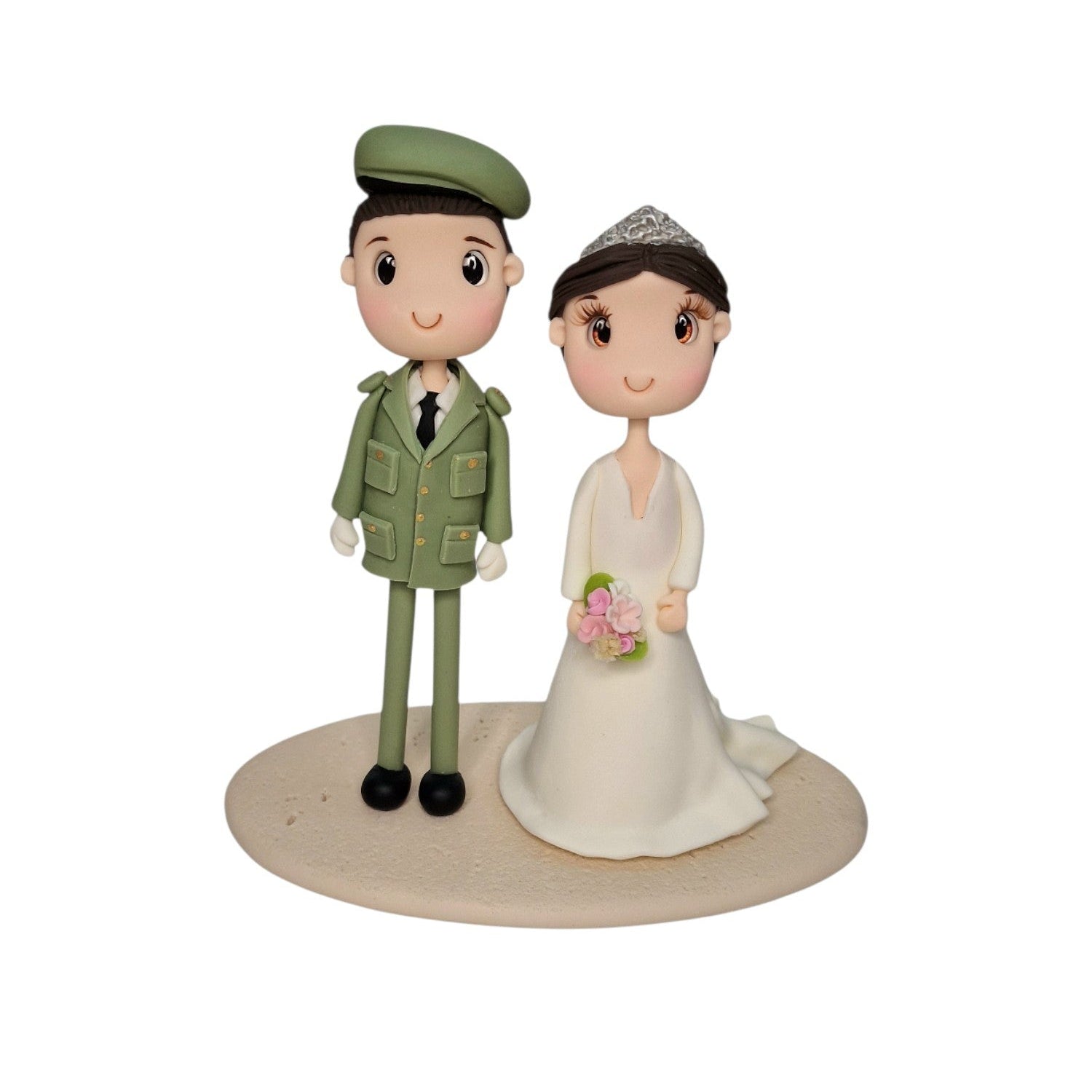 Pareja de novios con detalles únicos