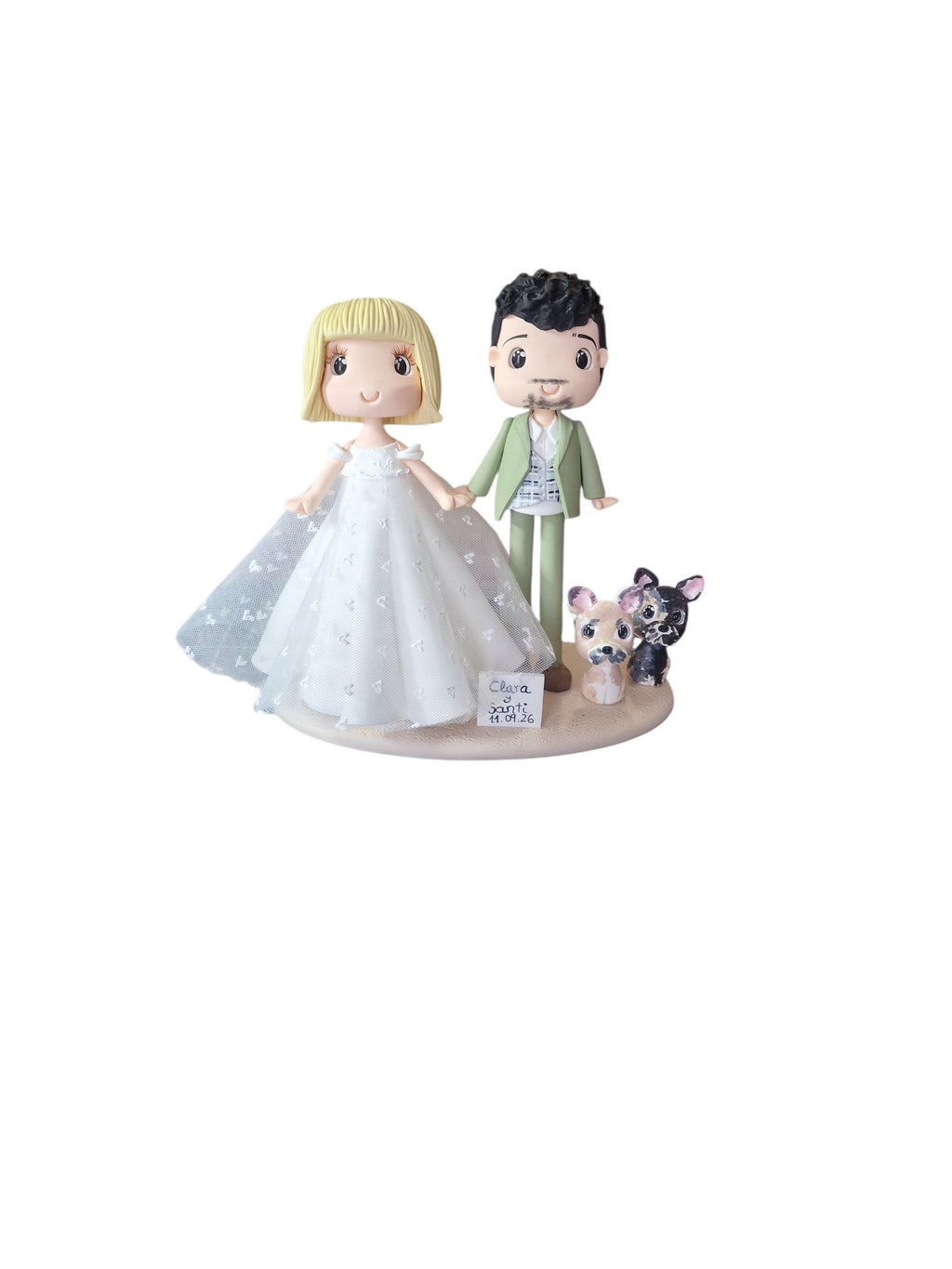 Pareja de novios con detalles únicos
